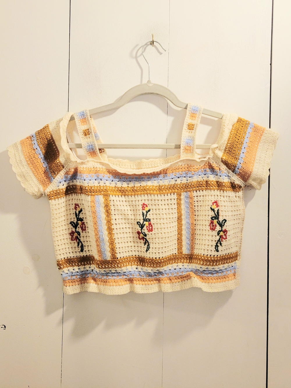 Crochet Square-Neck Floral Embroidered Crop Top in Cream